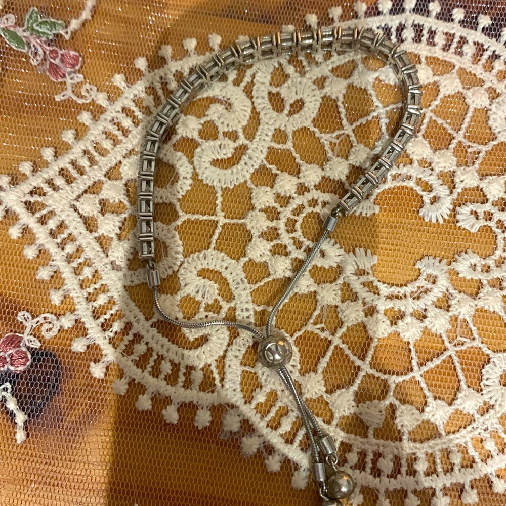 ADJUSTABLE TENNIS BRACELET - Picture 3 of 3